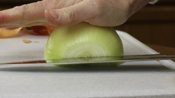 Horizontal onion cut