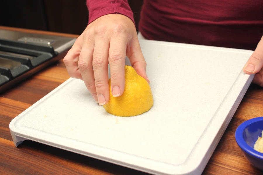 garlic-lemon-cutting-board