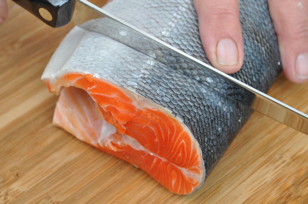 How to Prepare a Whole Salmon for the Grill