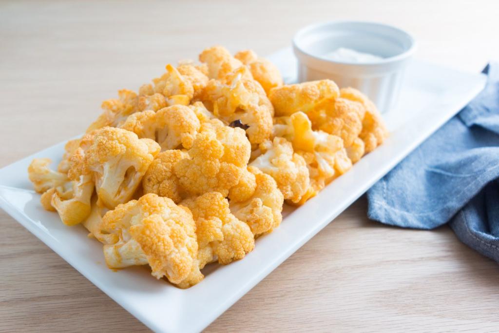 Buffalo Cauliflower With Blue Cheese Dip