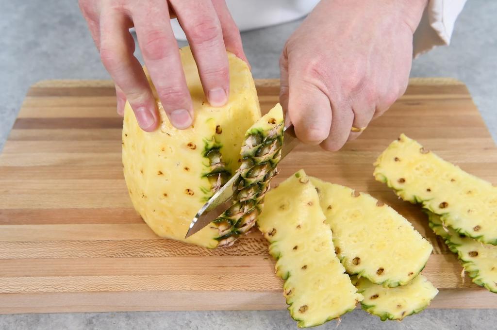 Sur La Table Pineapple Corer and Slicer, Yellow