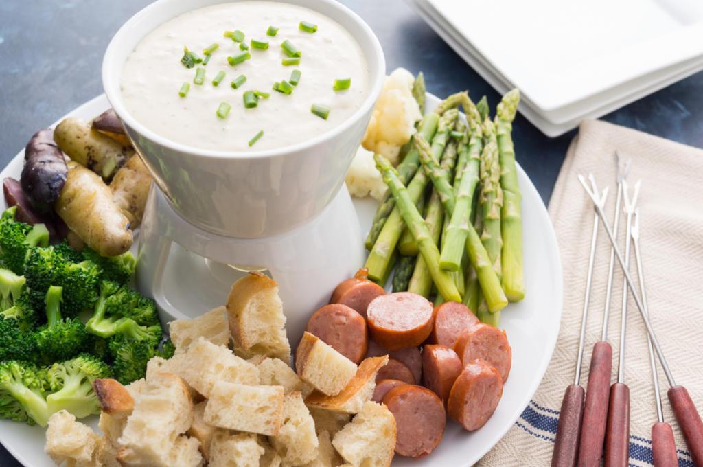 Cheese Fondue With Assorted Dippers