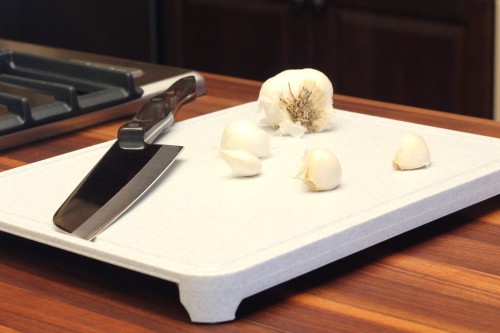 5 Ways to Remove Garlic Odor from Hands and Cutting Board