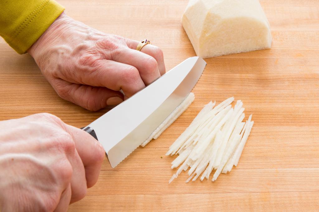 How to Cut Jicama