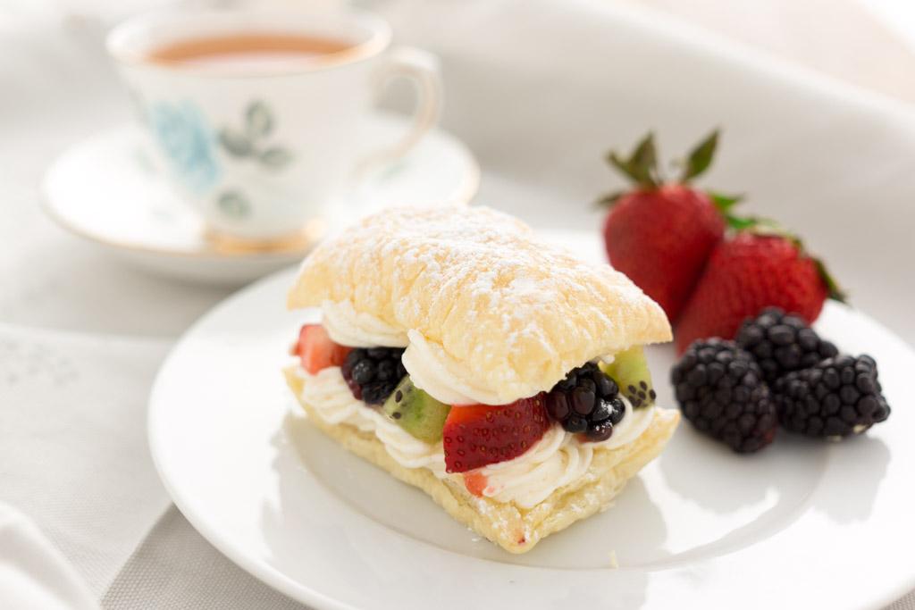 Puff Pastries With Lemon Cream and Fruit