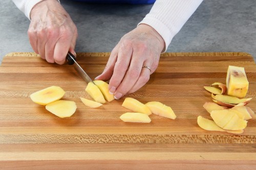 How to Cut Peaches