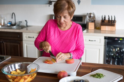 How to Slice Peaches