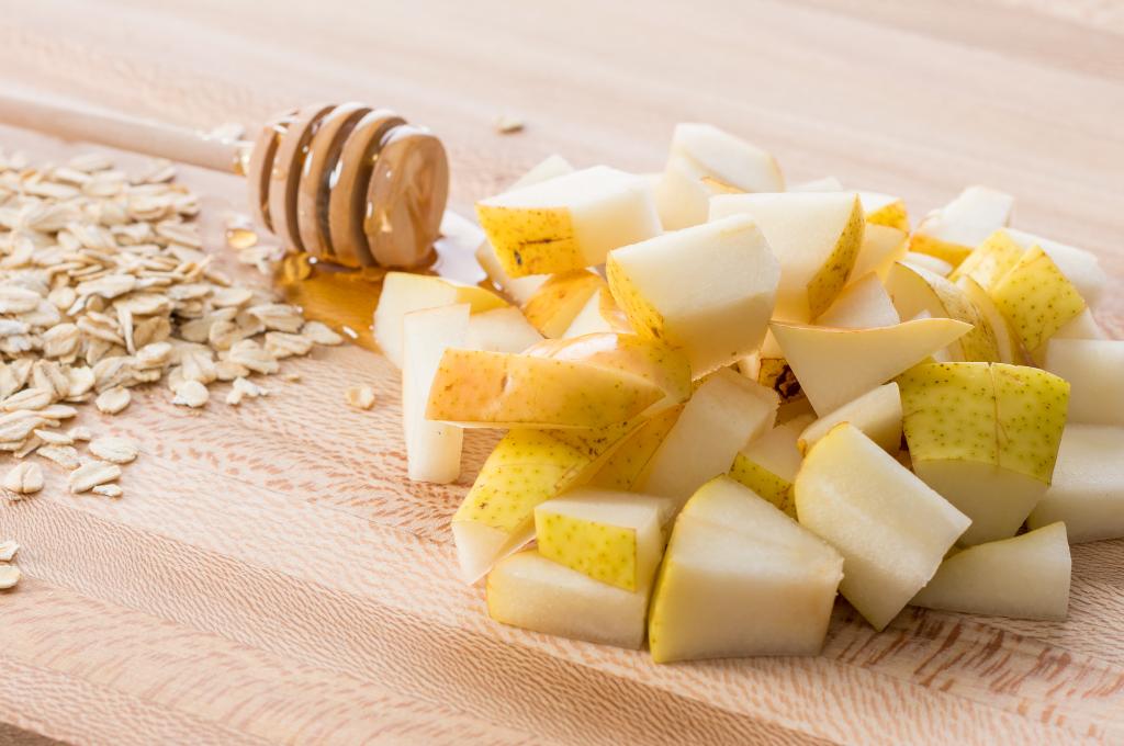 How to Cut a Pear in Half, into Slices, Cubed and Fancy