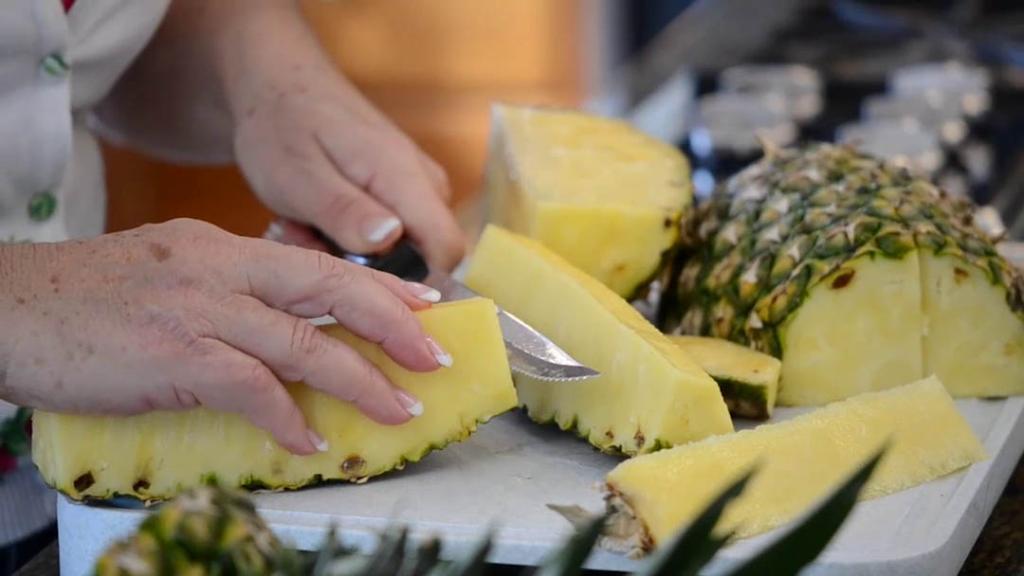 How To Chop a Pineapple