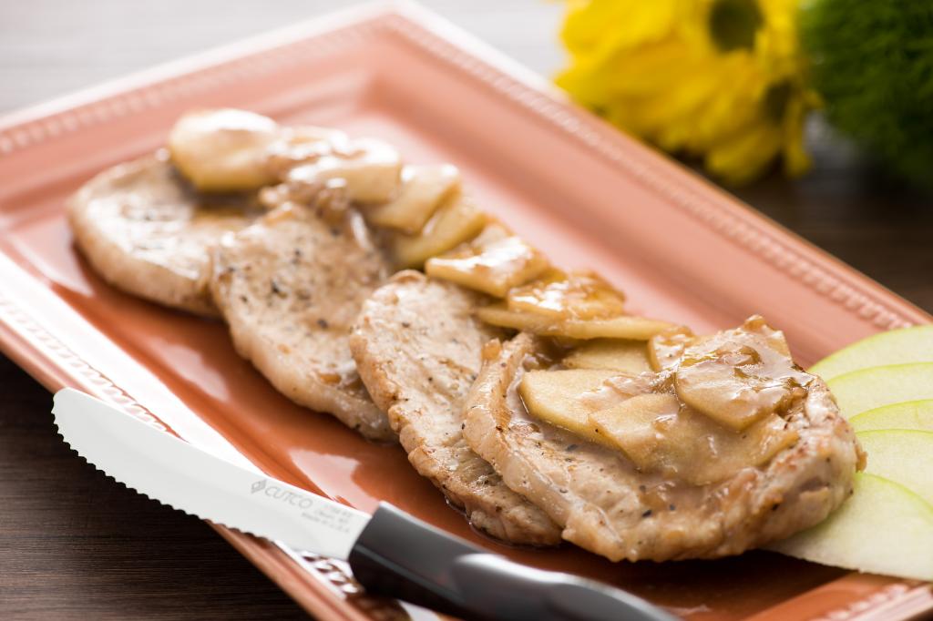 Pork Medallions With Apples and Maple-Balsamic Glaze