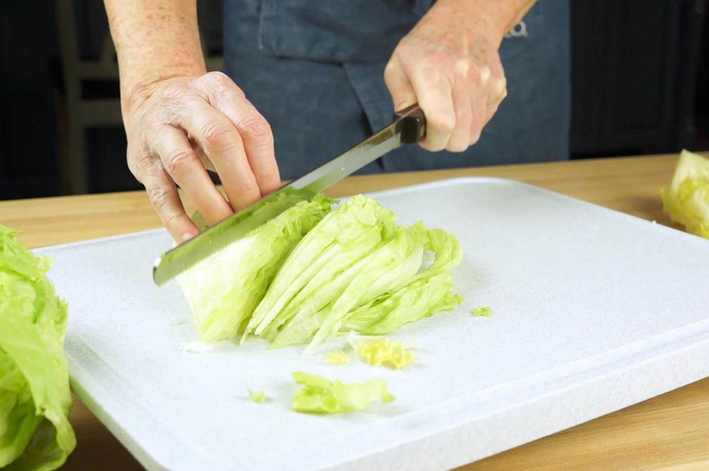 How to Shred Lettuce With a Knife