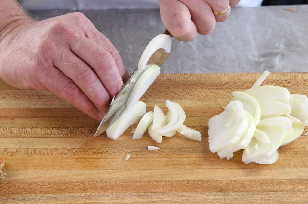 How To Cut An Onion Into Strips