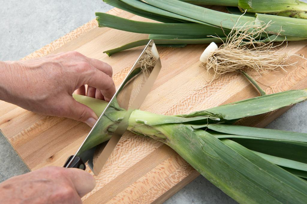 How to Cut Leeks