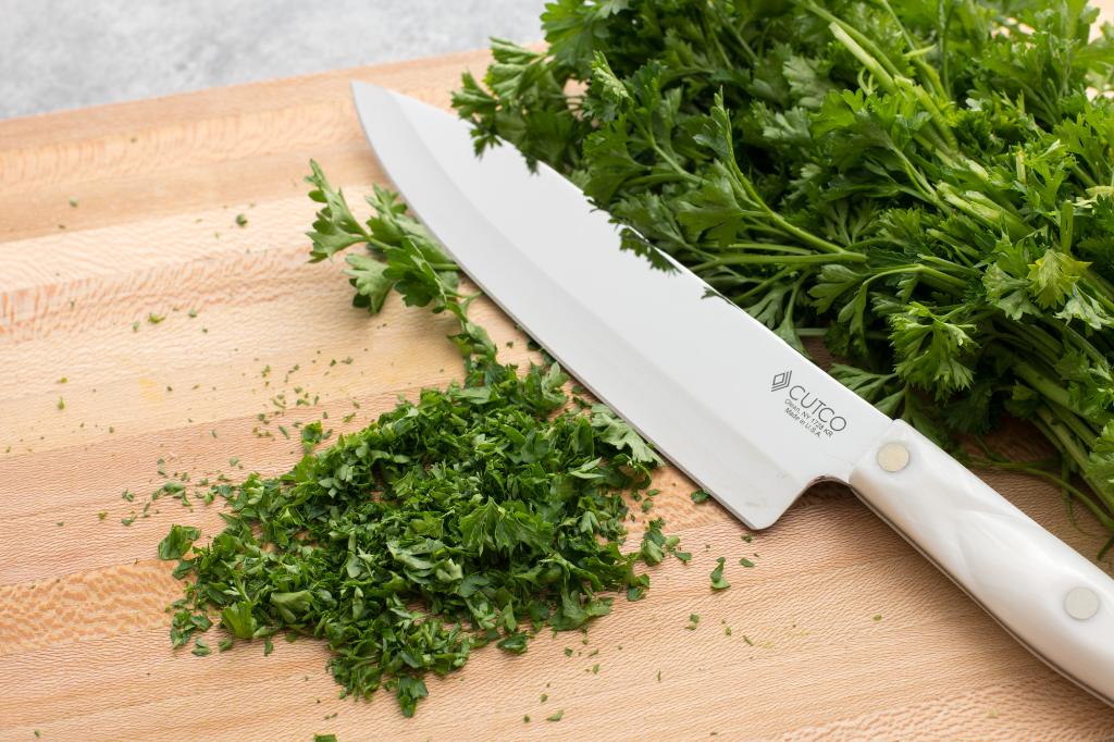 How to Cut Parsley