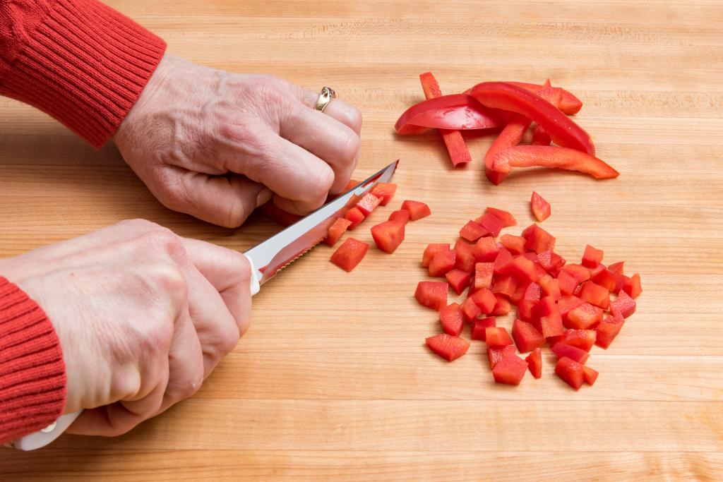 Cutting store bell peppers