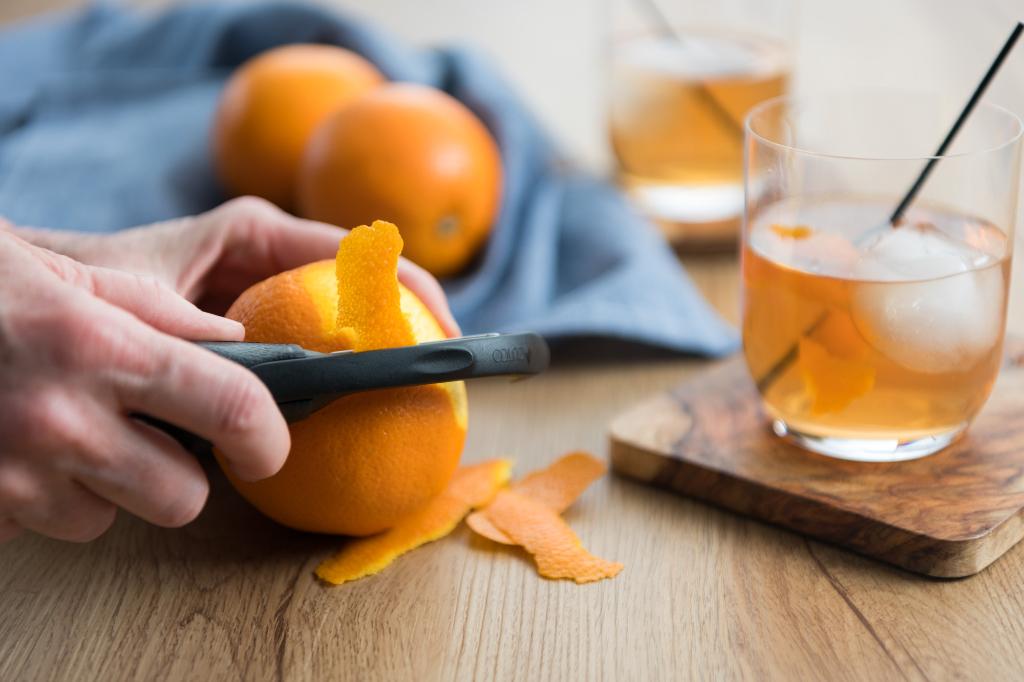 how to use a potato peeler