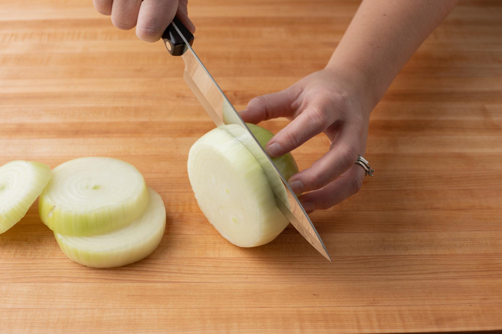 The Petite Chef makes quick work out of the onion.