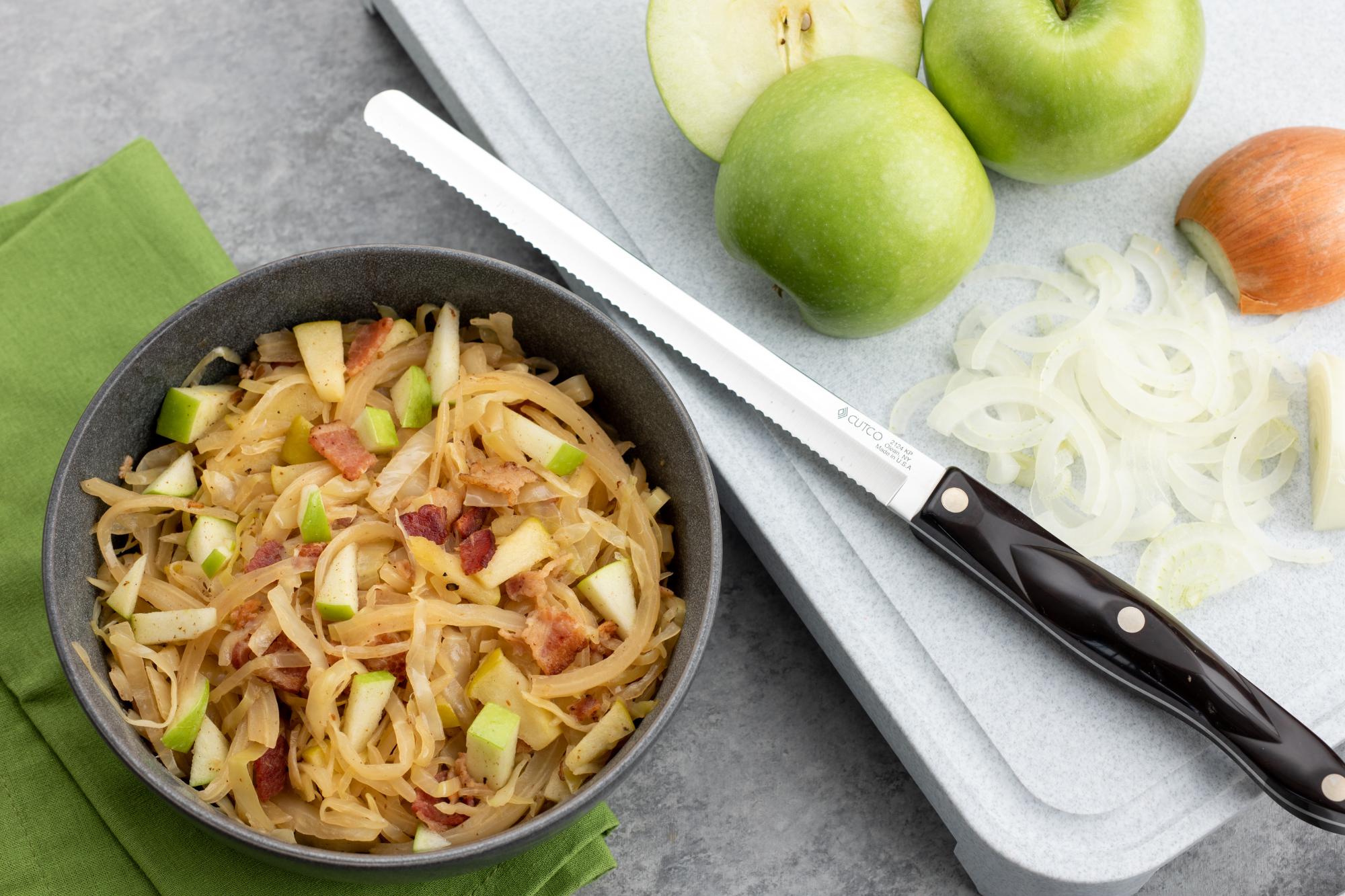 Braised Cabbage With Bacon and Apples
