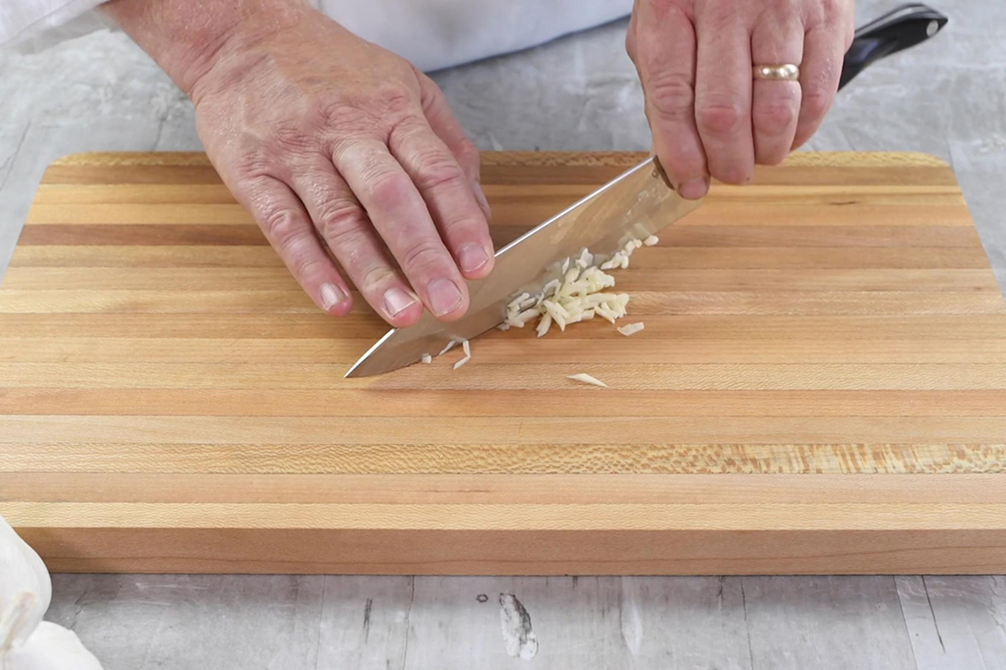 Flat Cutting Model Garlic Root Cutting Machine