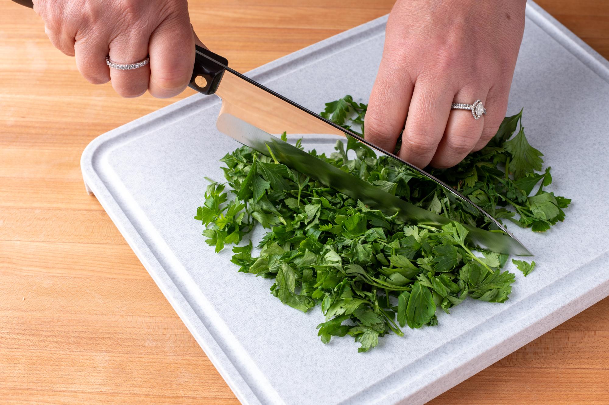 The Petite Chef is being used to rough chop the parsley.