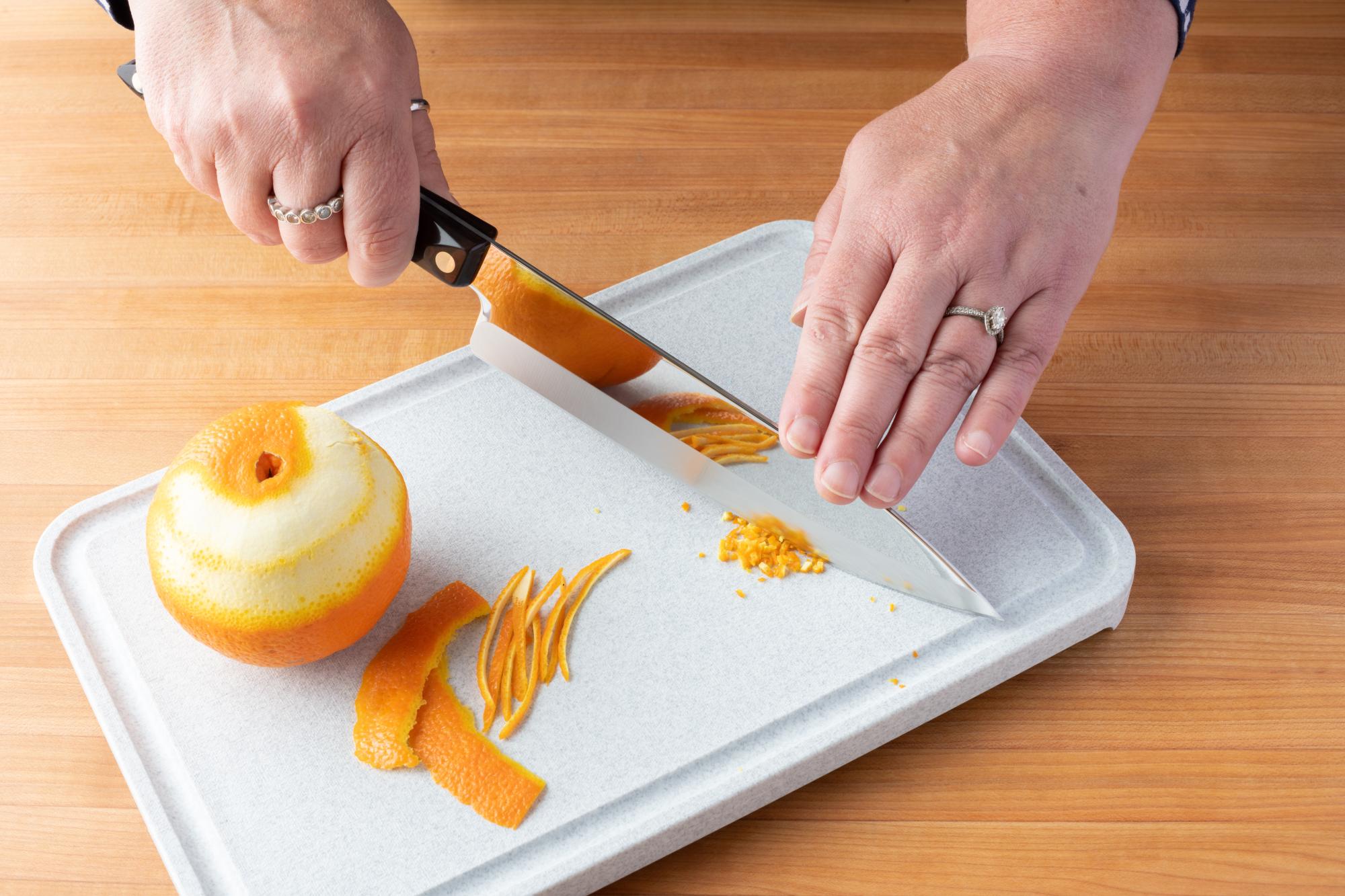 Making an orange zest with a Petite Chef.
