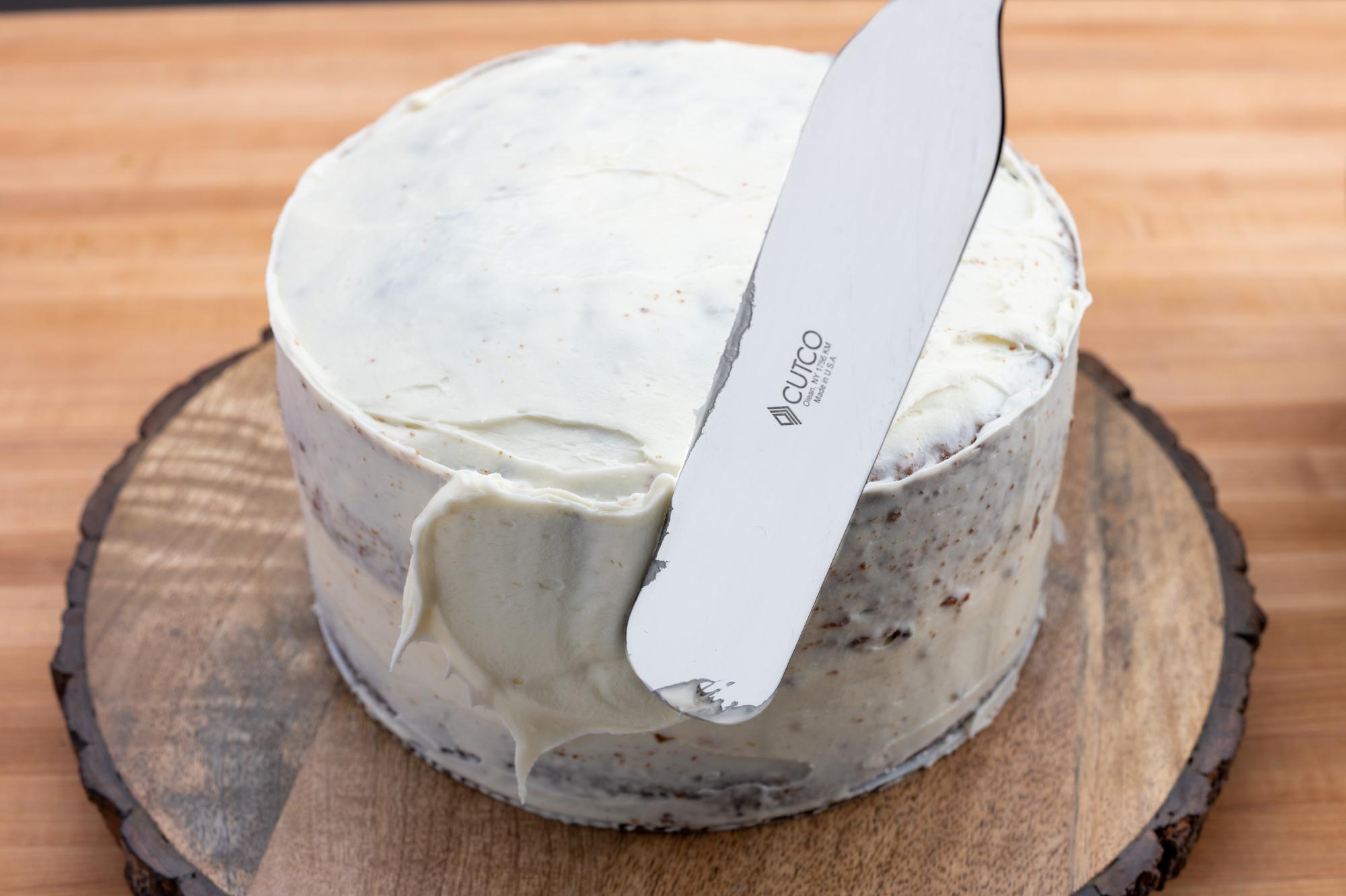 Using the Professional Spatula to ice the cake.