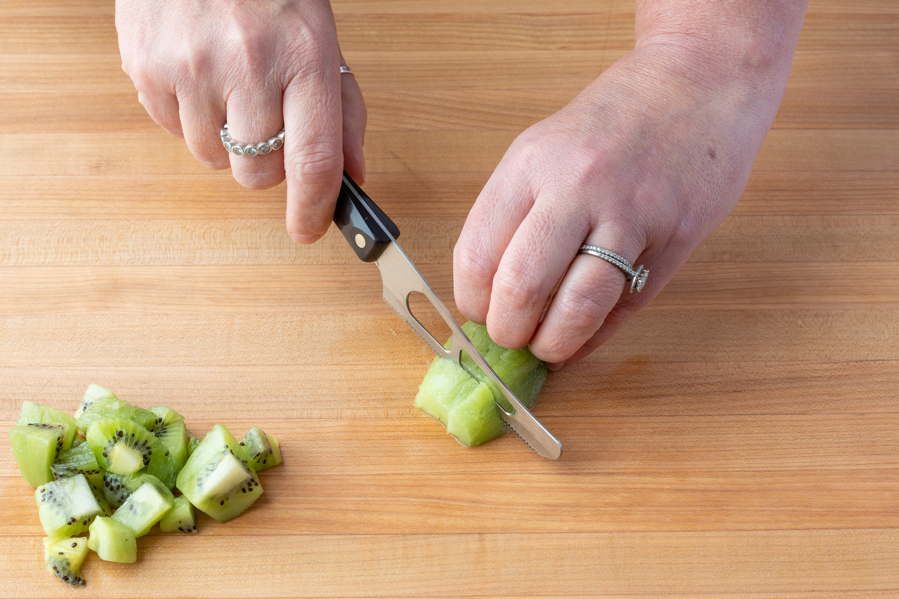 Dicing kiwi with a Mini Cheese Knife.