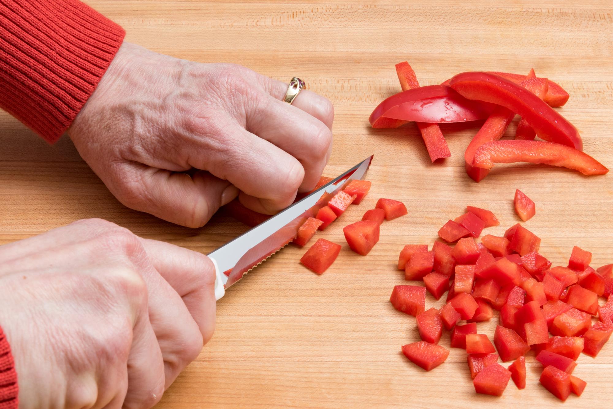 Dicing the bell pepper with a Trimmer.