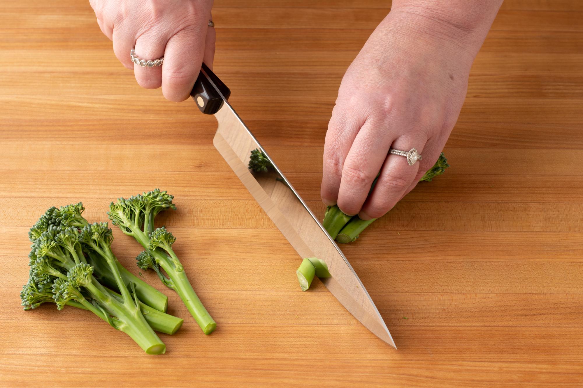 Trimming the ends with a Petite Chef.