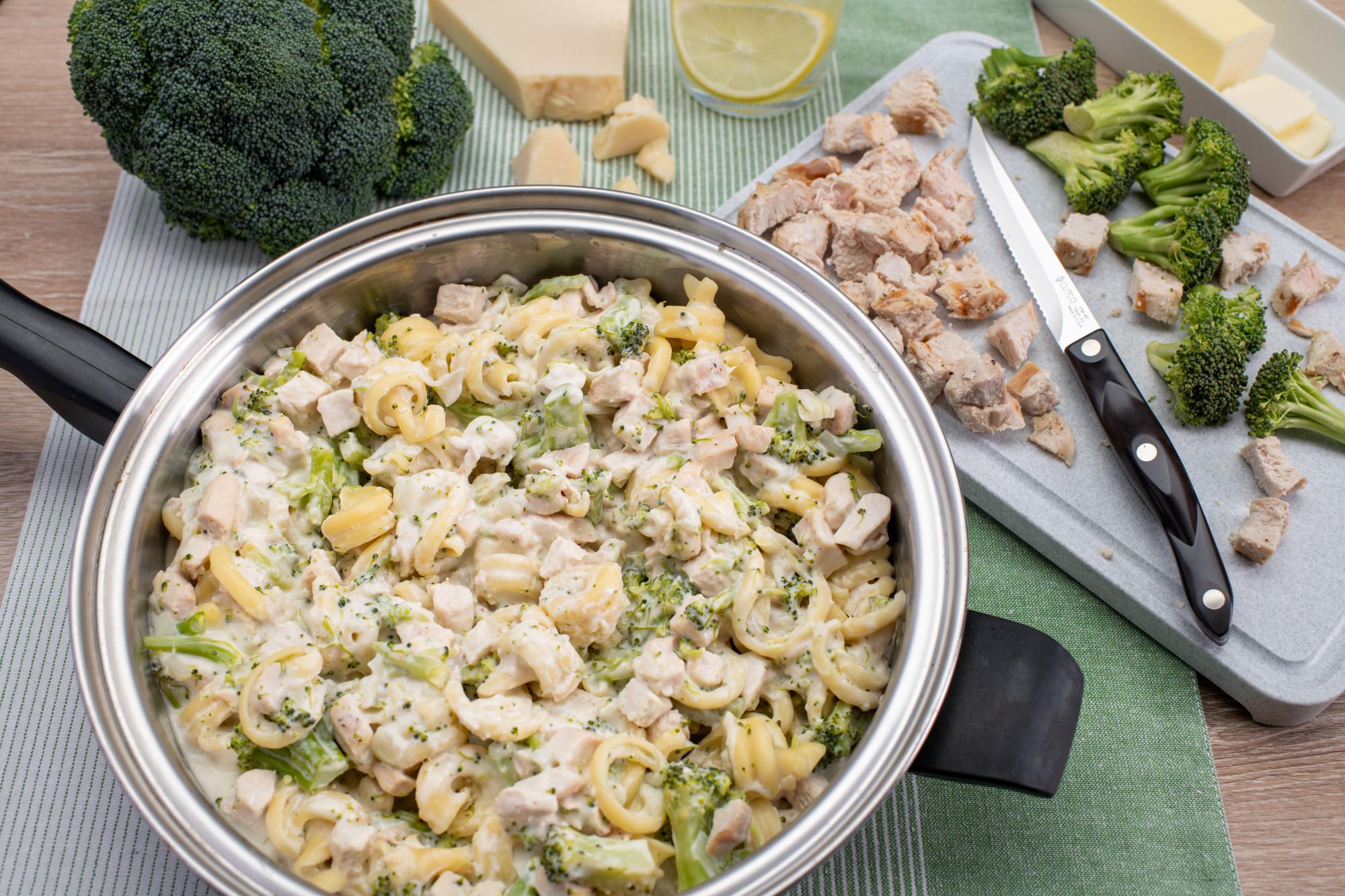 One Pot Chicken and Broccoli Alfredo