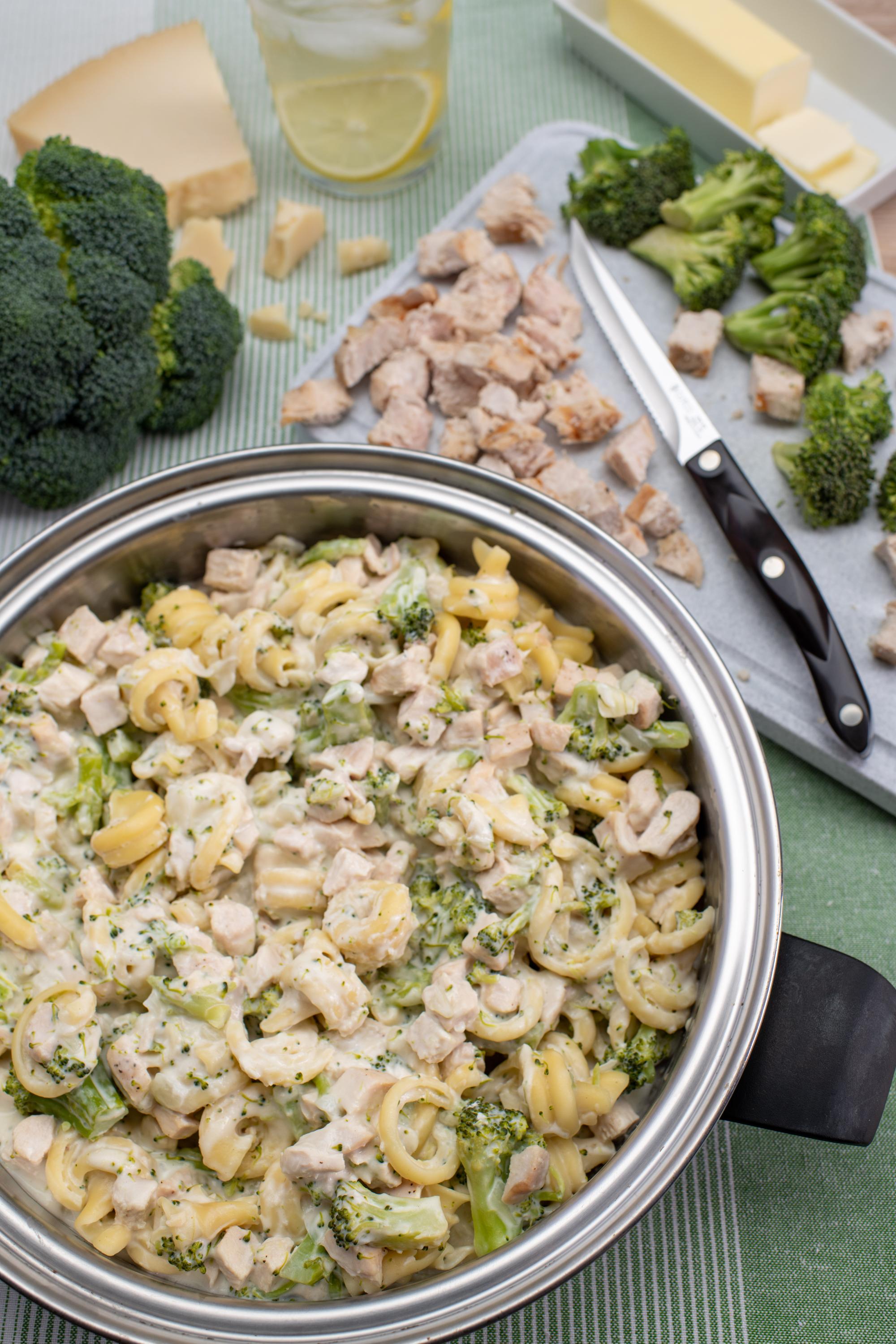 One Pot Chicken And Broccoli Alfredo