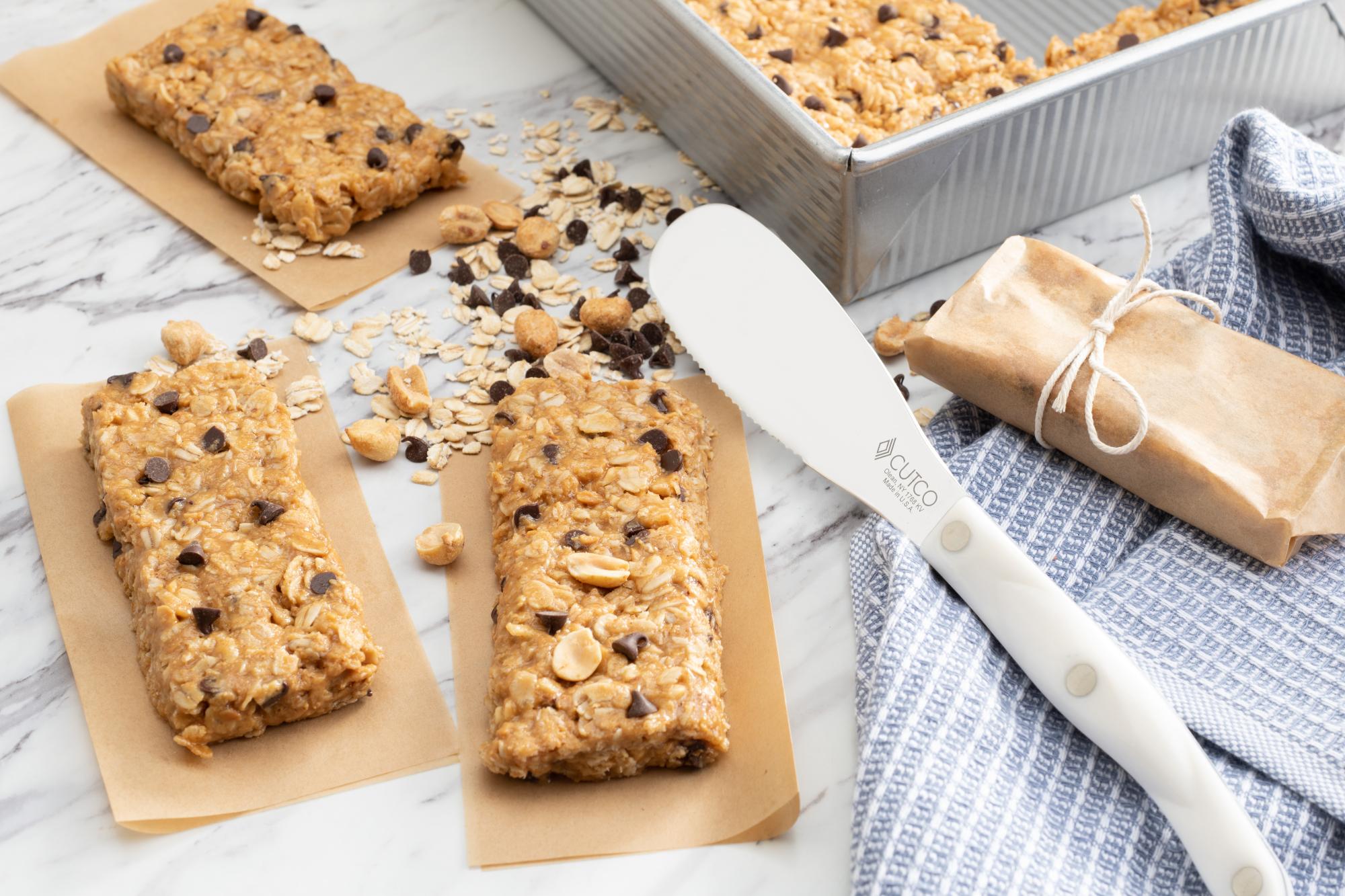 Peanut Butter Chocolate Chip Granola Bars