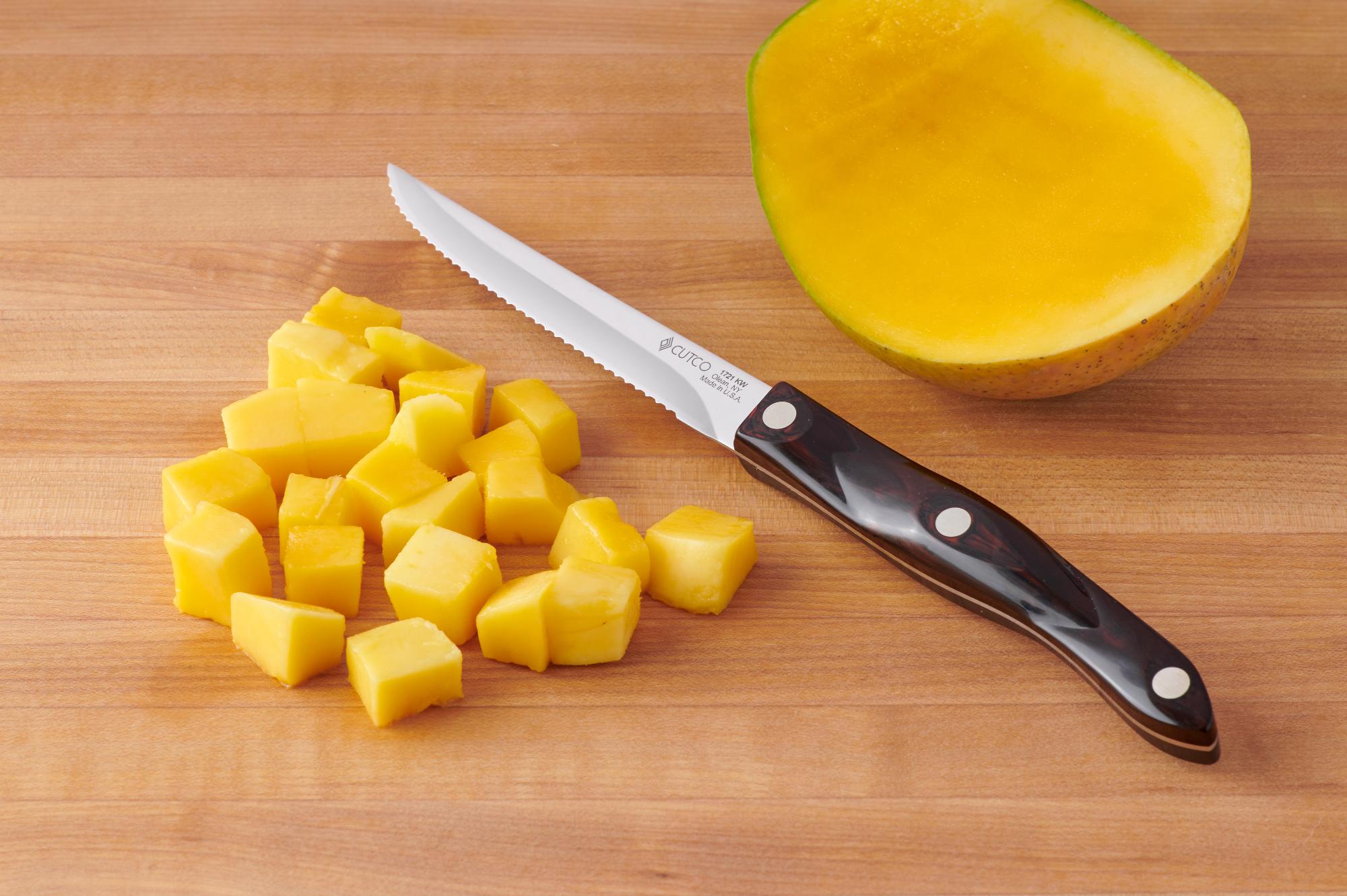 Cut the mango with a Trimmer