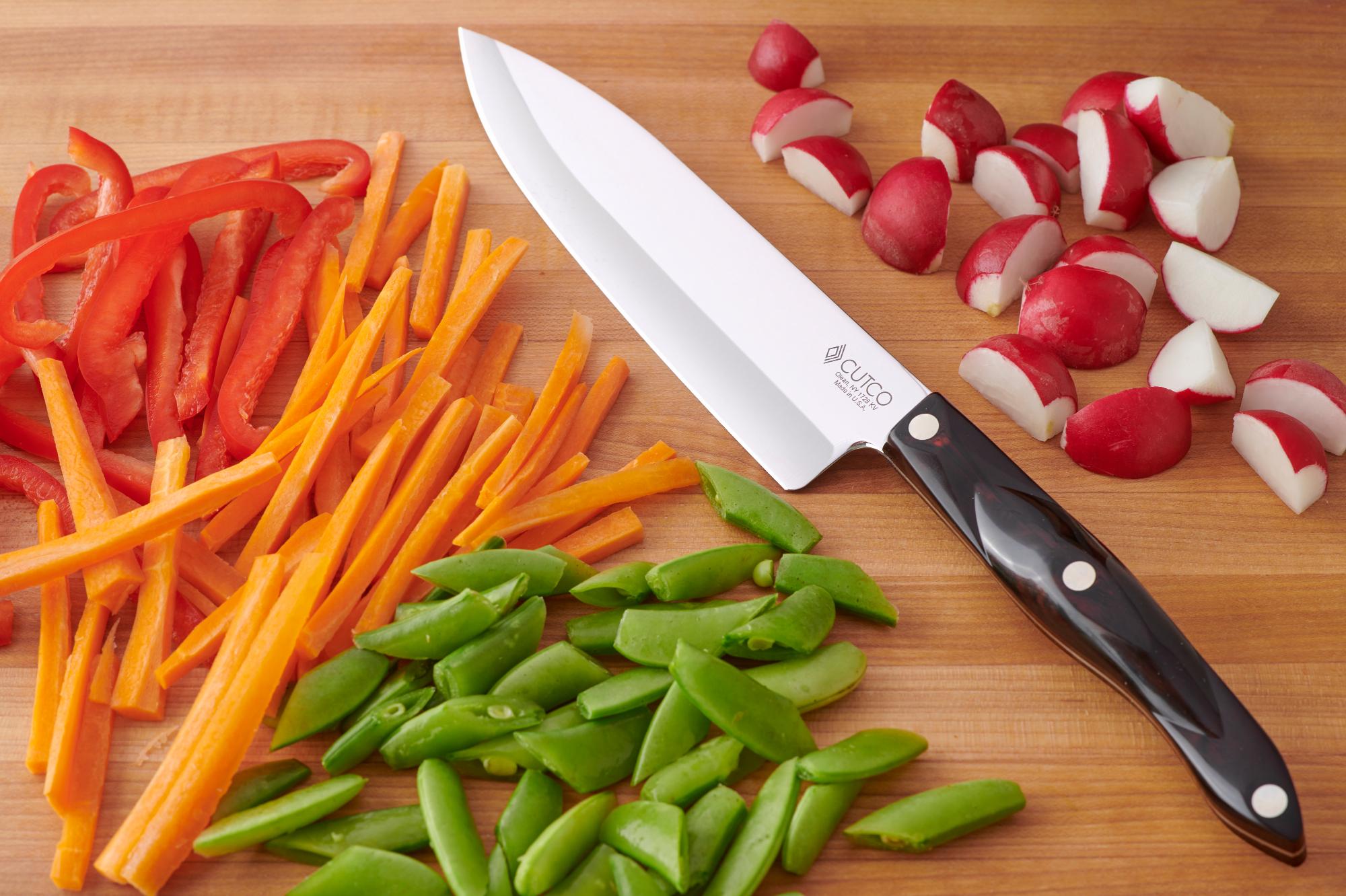 Cut vegetables with the Petite Chef.