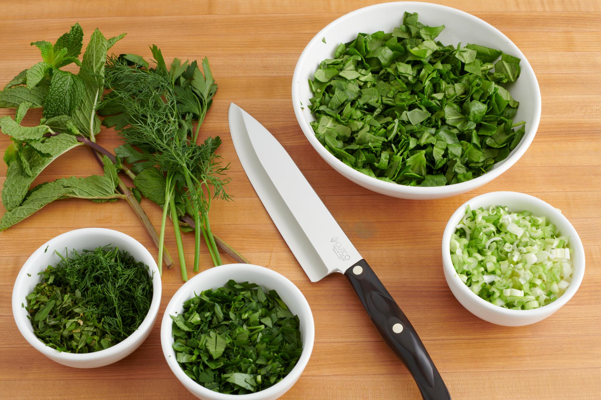 Chop the spinach, parsley, scallions, dill and mint with a Petite Chef.