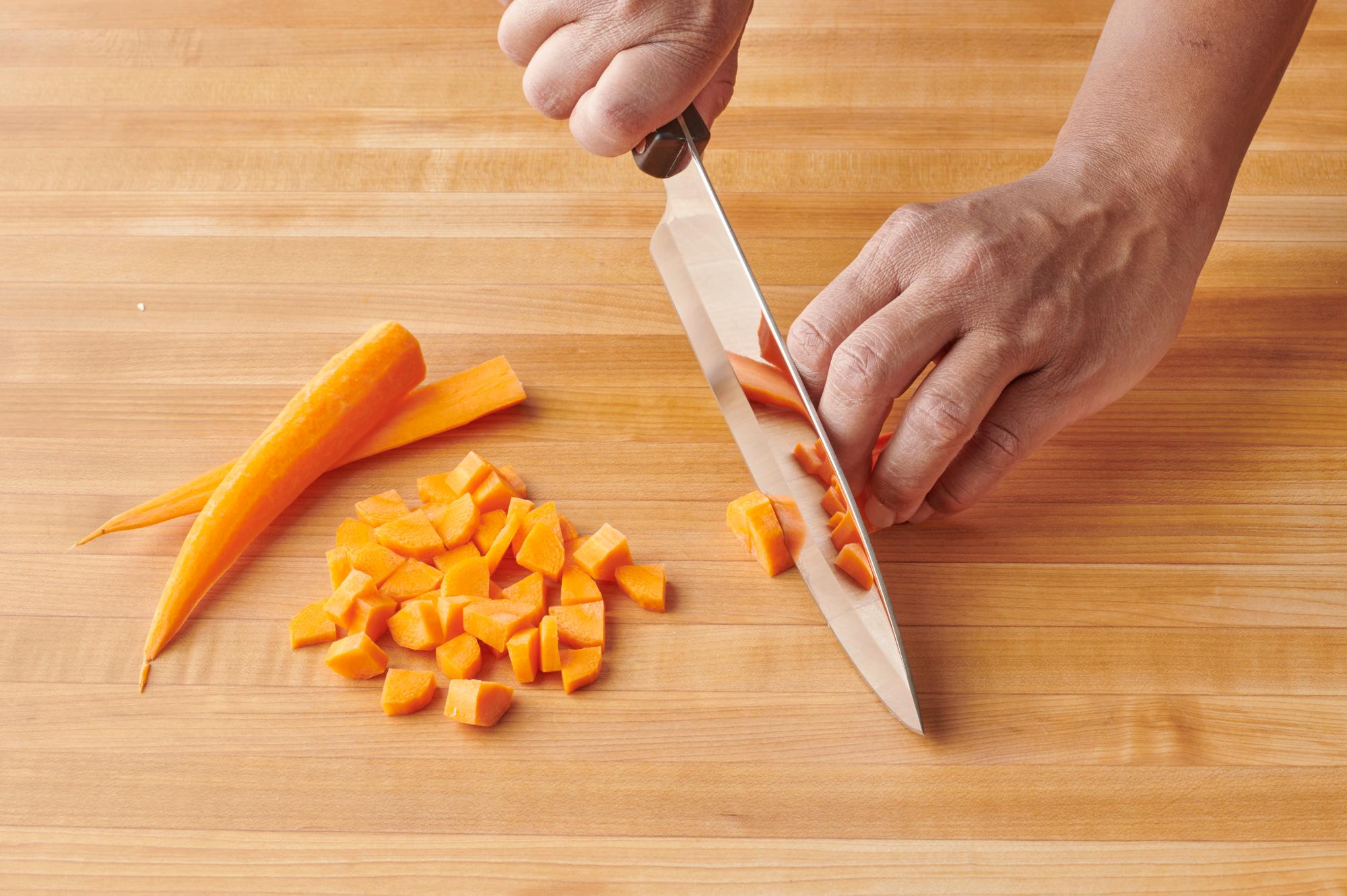Slicing carrots with a Petite Chef.
