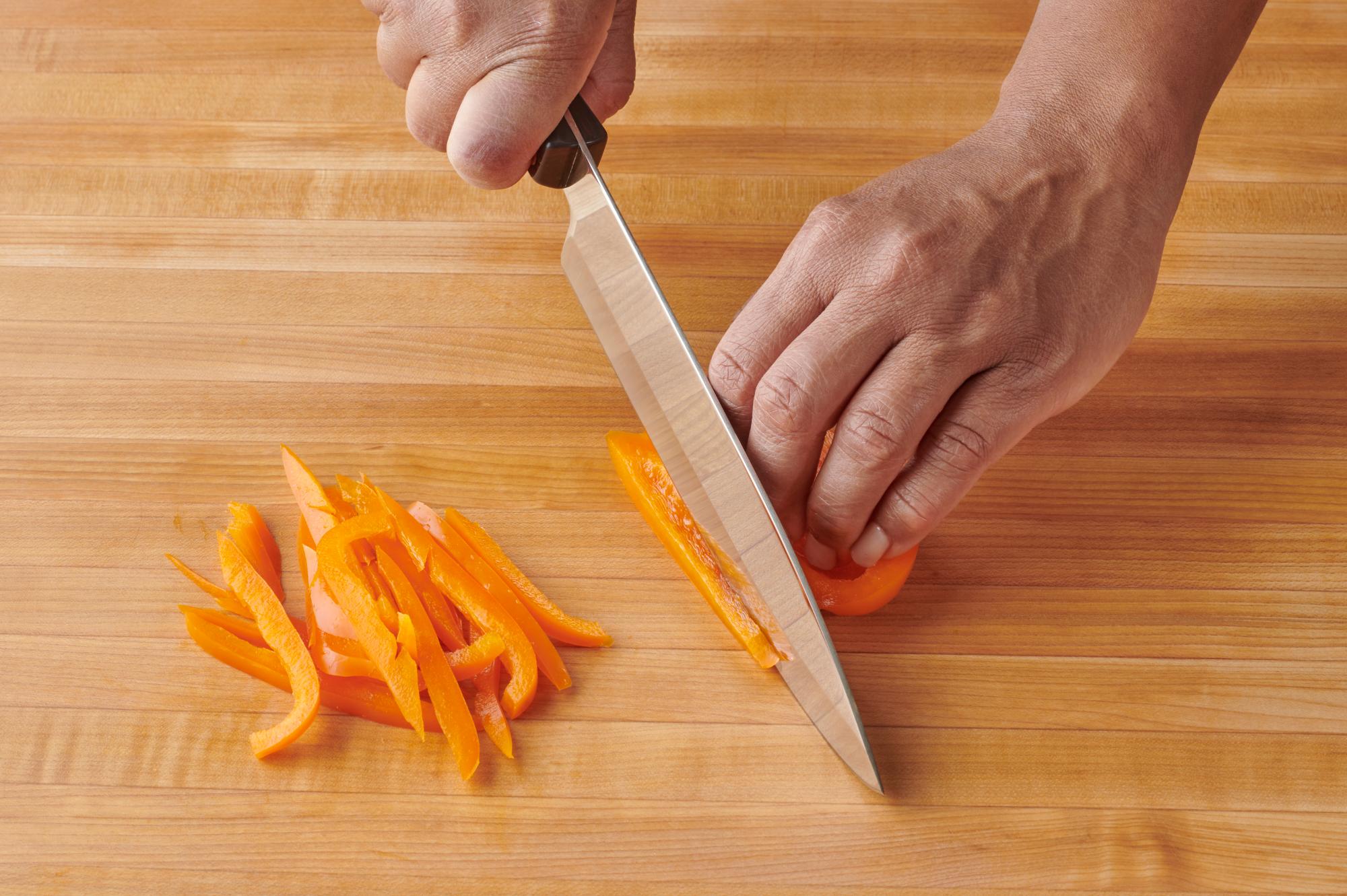 Slicing the pepper with a Petite Chef.