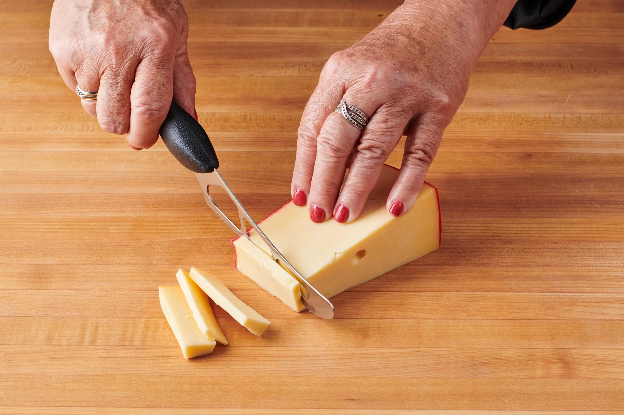 Thinly Slicing Gouda cheese with Cheese Knife