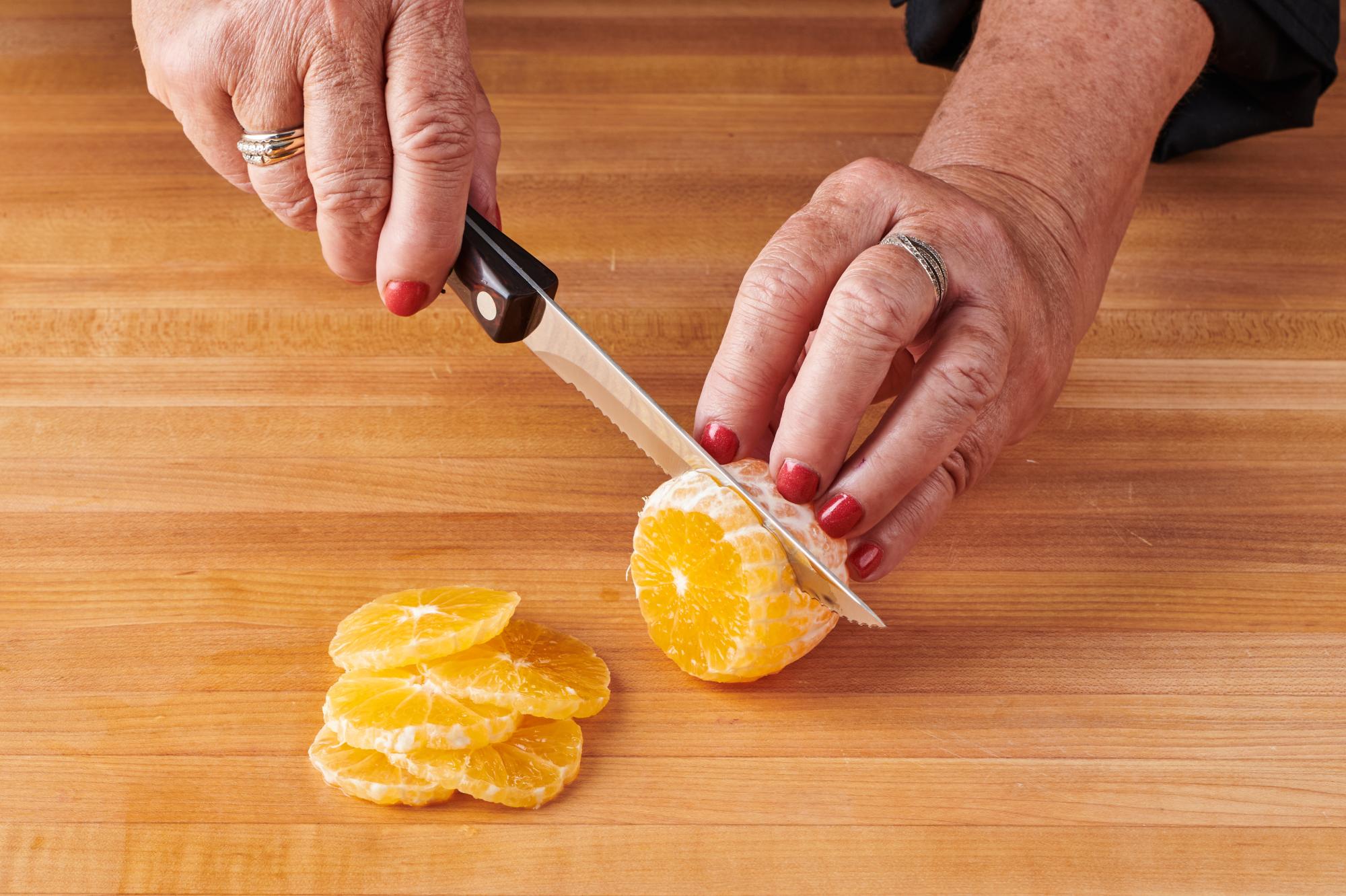 Slicing clementine with Trimmer