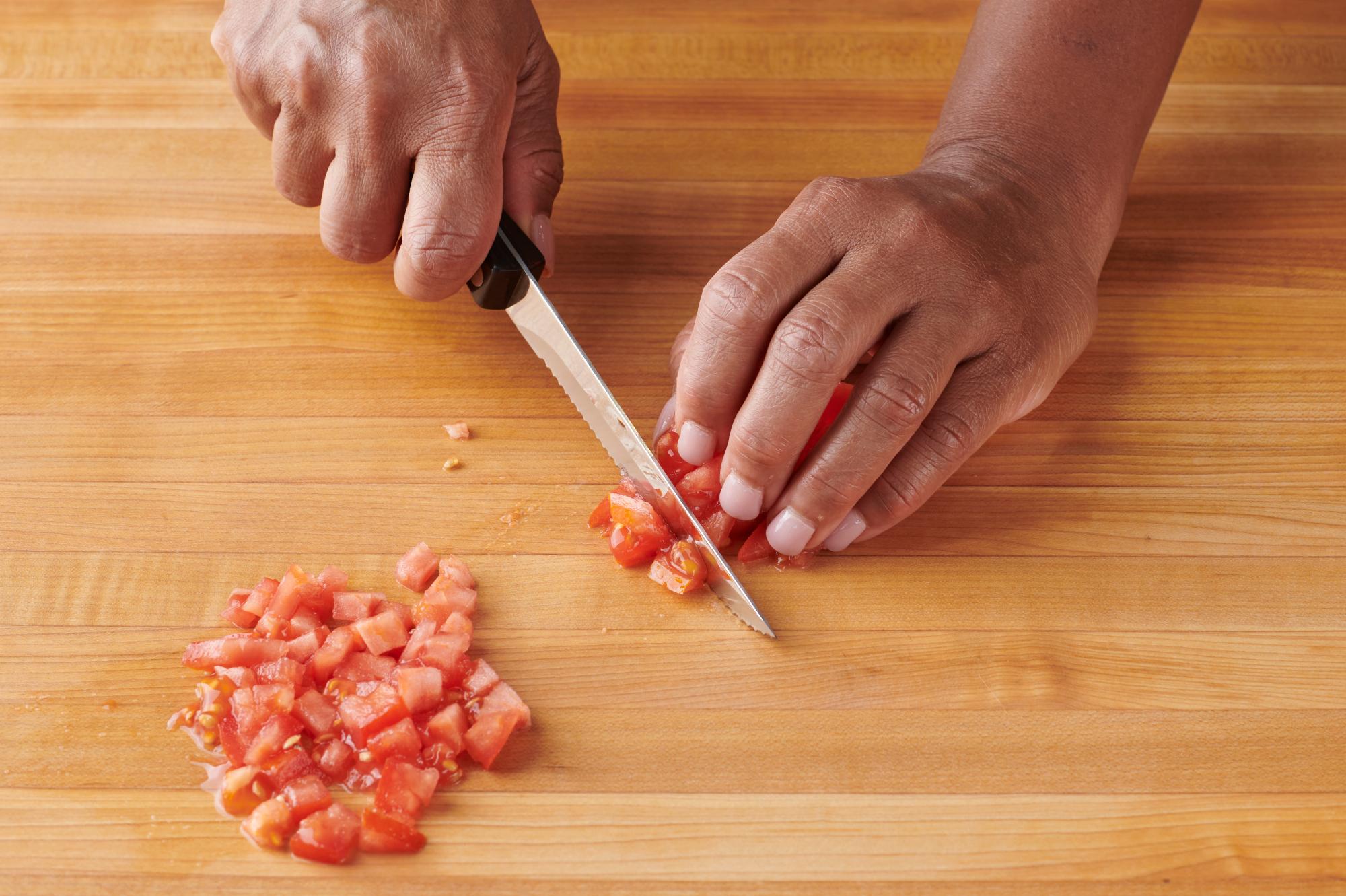 Cutting a tomato with a Trimmer.