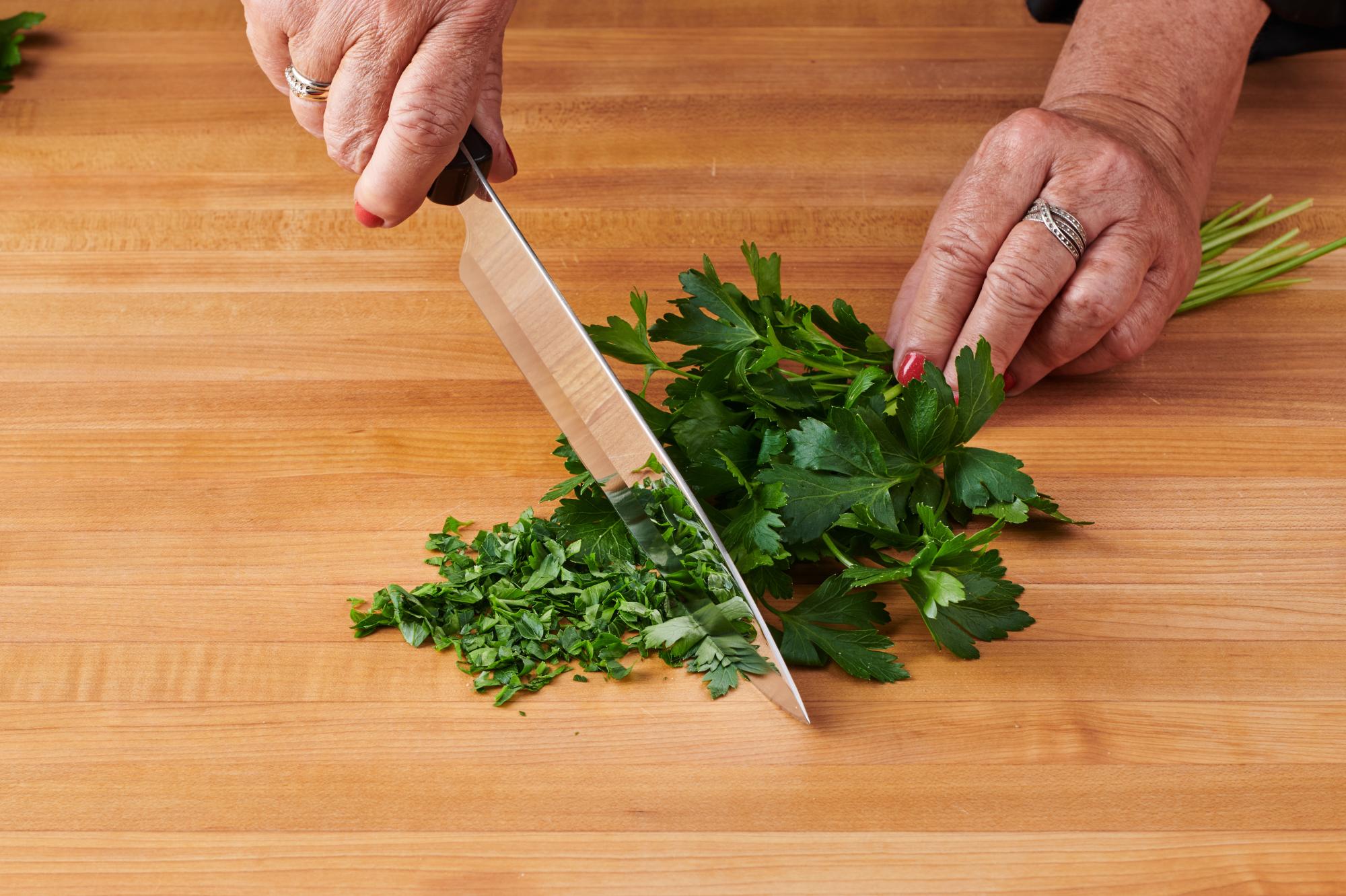 Mincing Parsley with a Petite Chef.