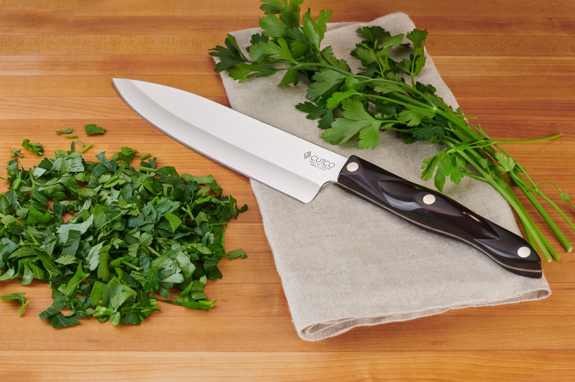 Chopped parsley with a Petite Chef.
