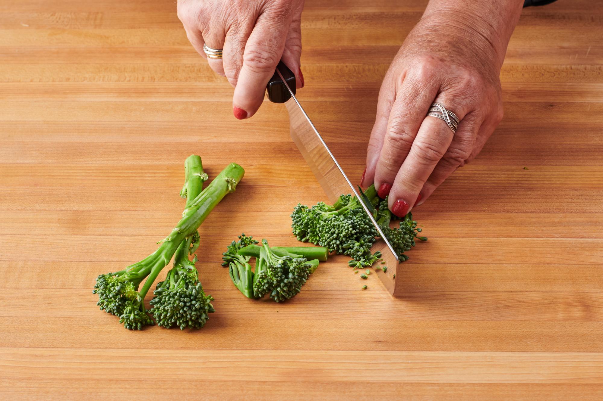 cutting broccolini with 6” Veg Knife