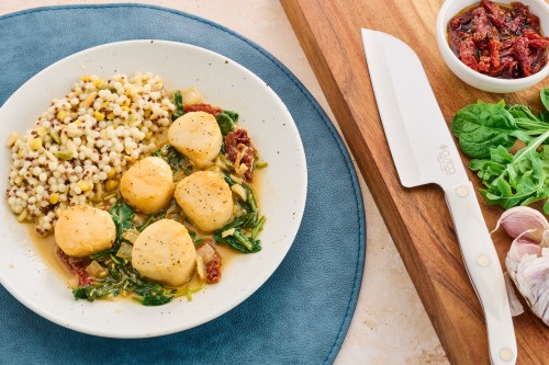 Scallops With Spinach in a Garlic Wine Sauce