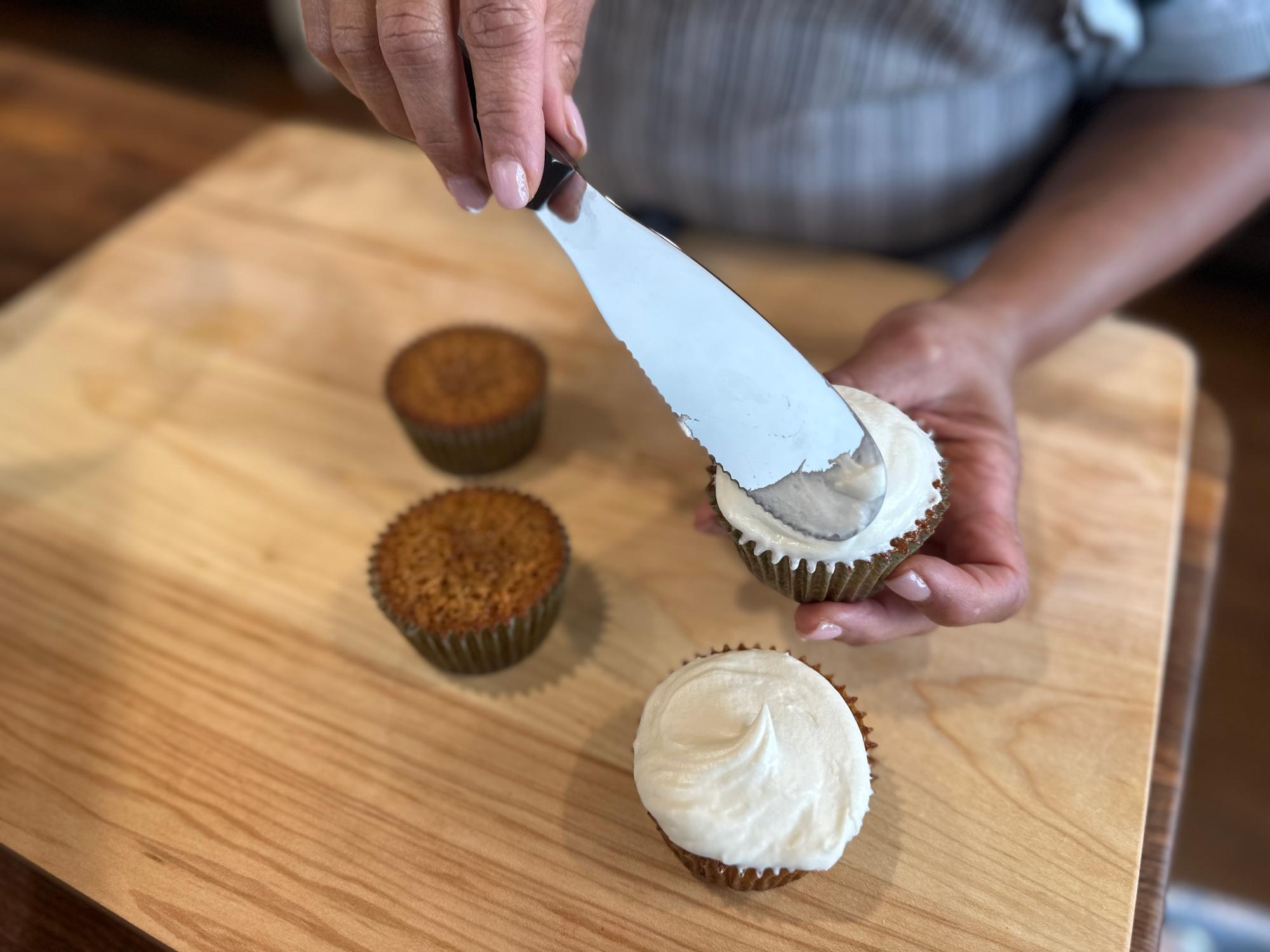 Spreading frosting with a Spatula Spreader.