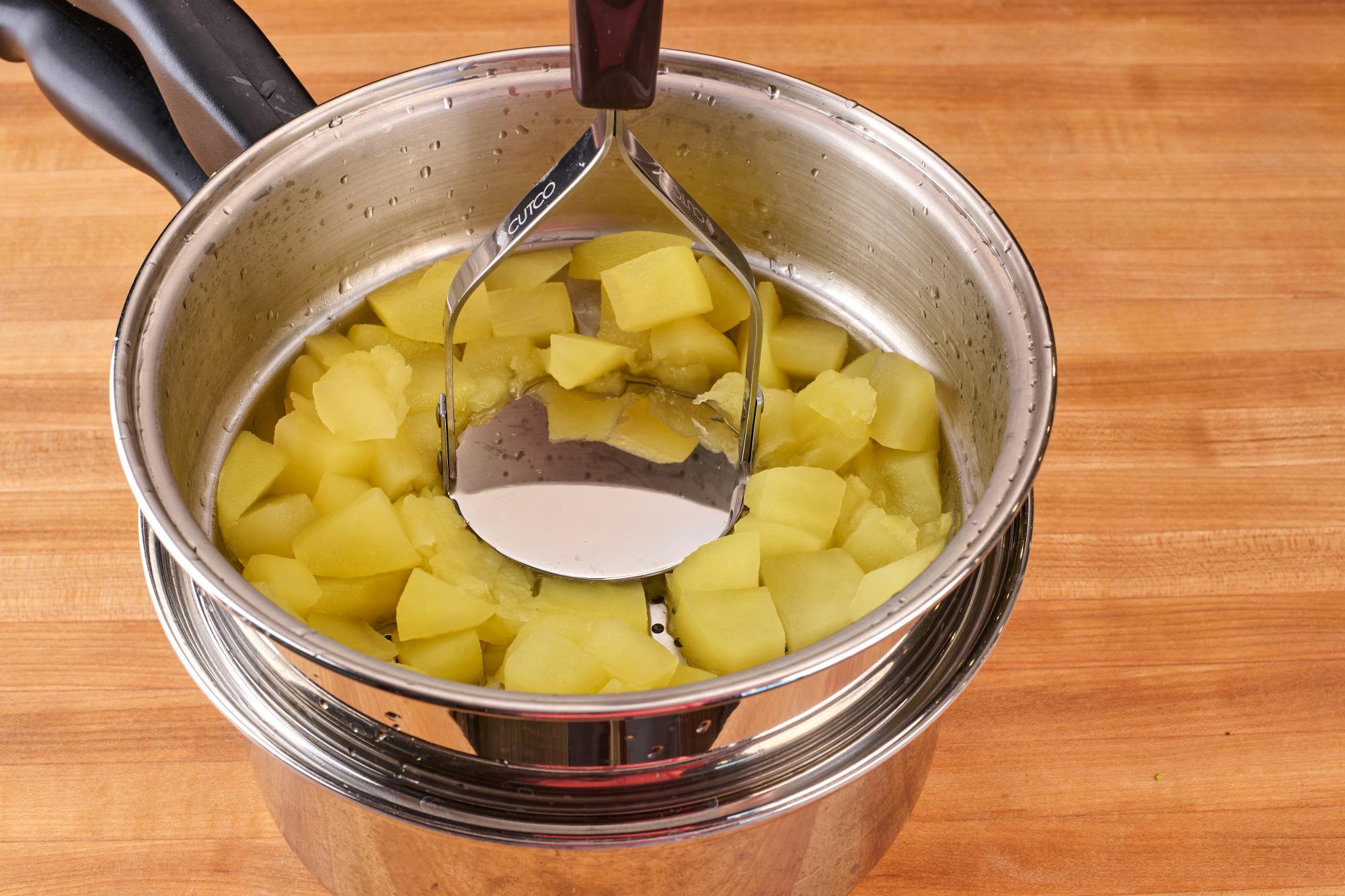 Pressing apples in the Steamer Unit.