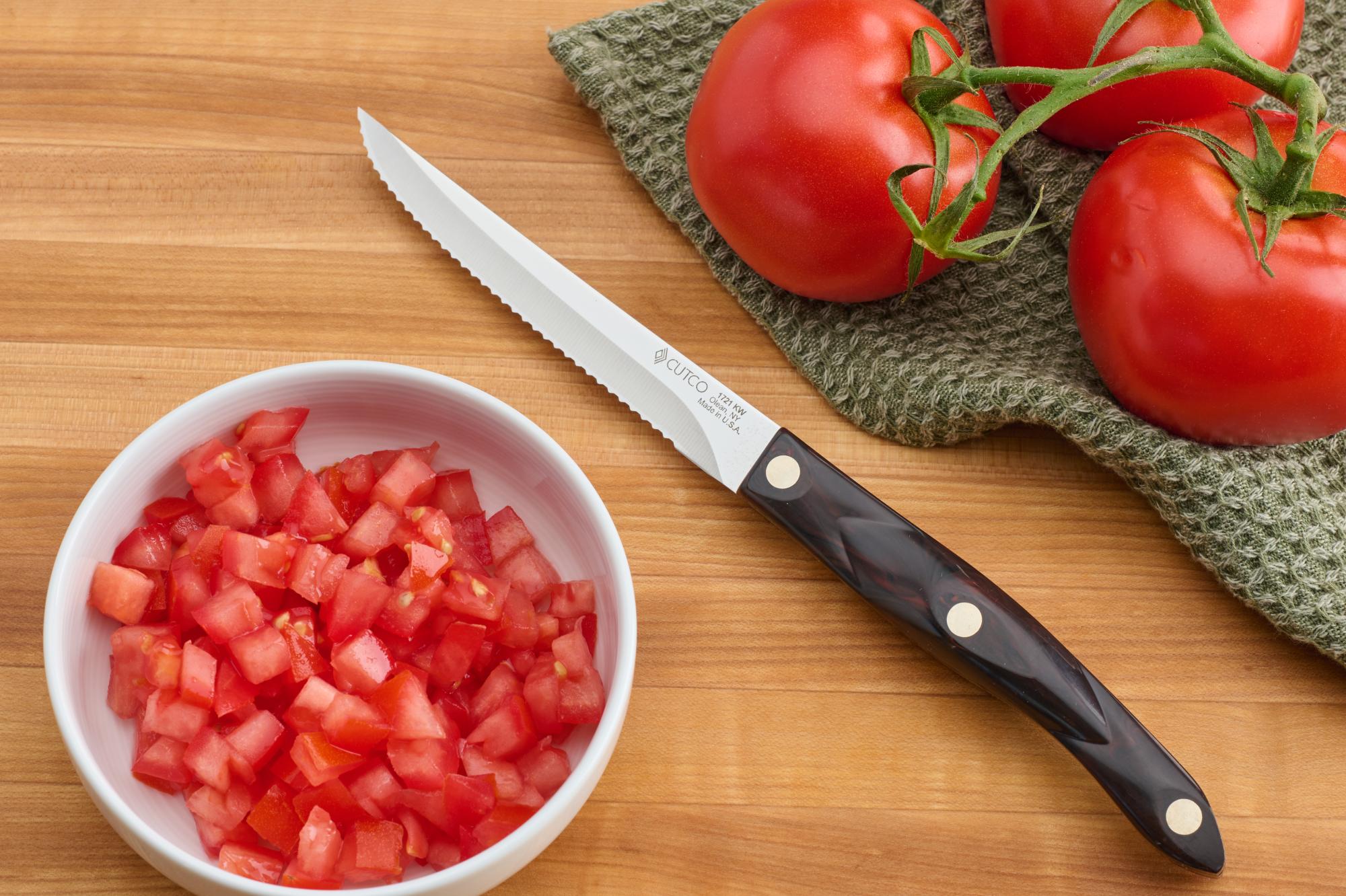 Cutting tomatoes with Trimmer.