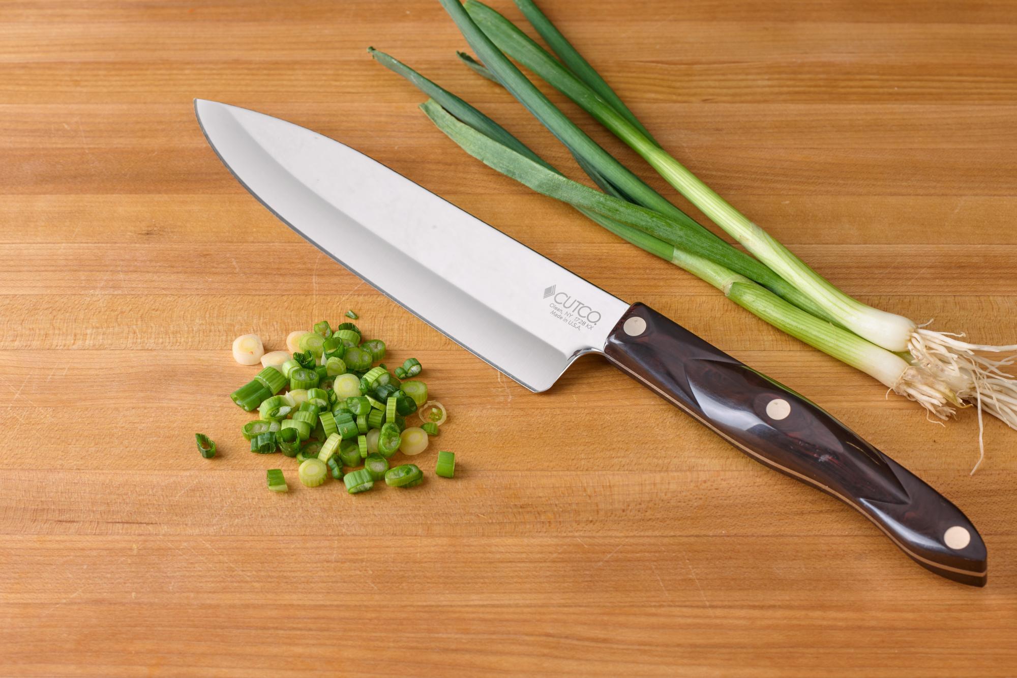 Slice the green onion using a Petite Chef.