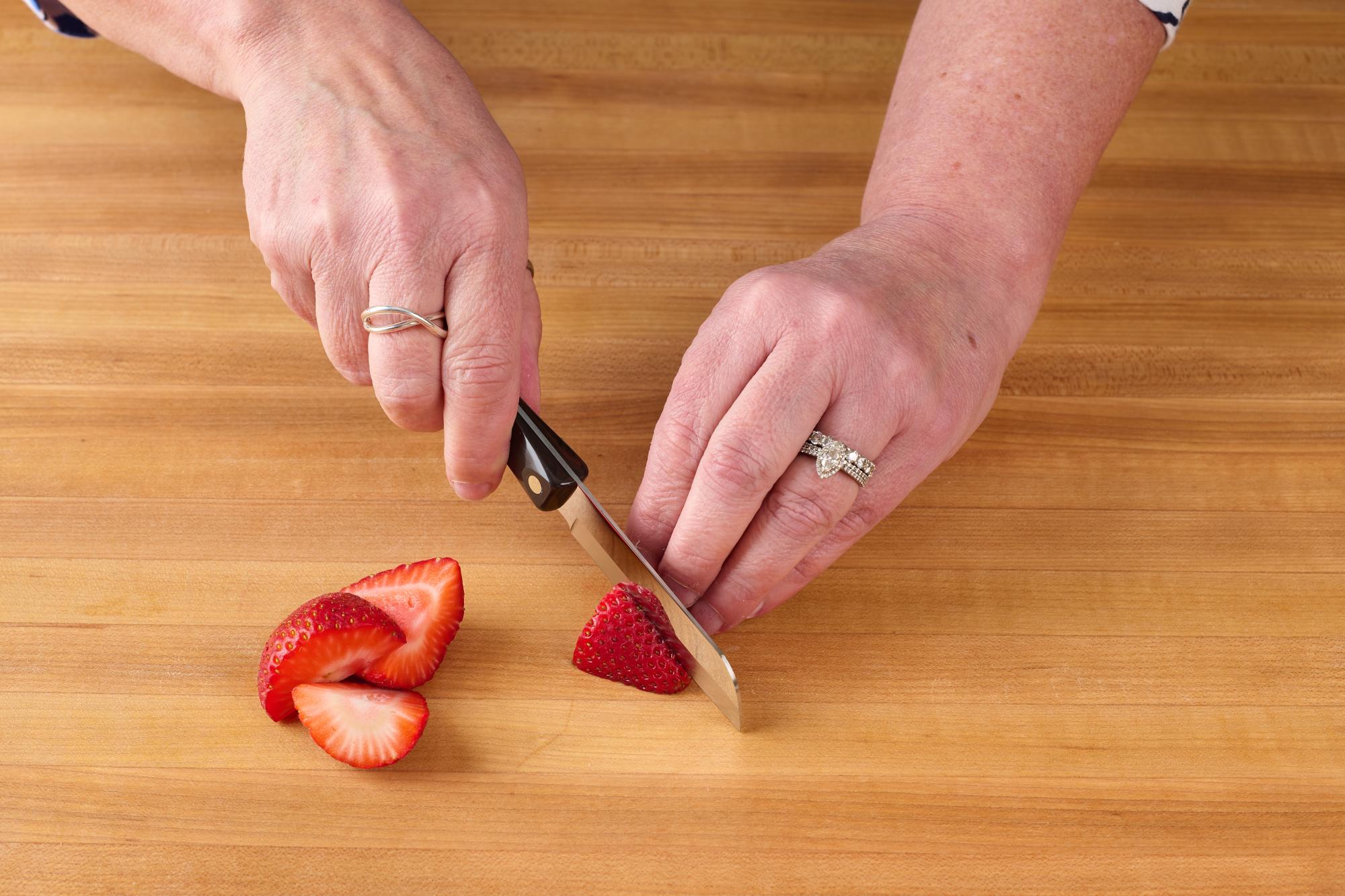 Cut the strawberries into quarters.