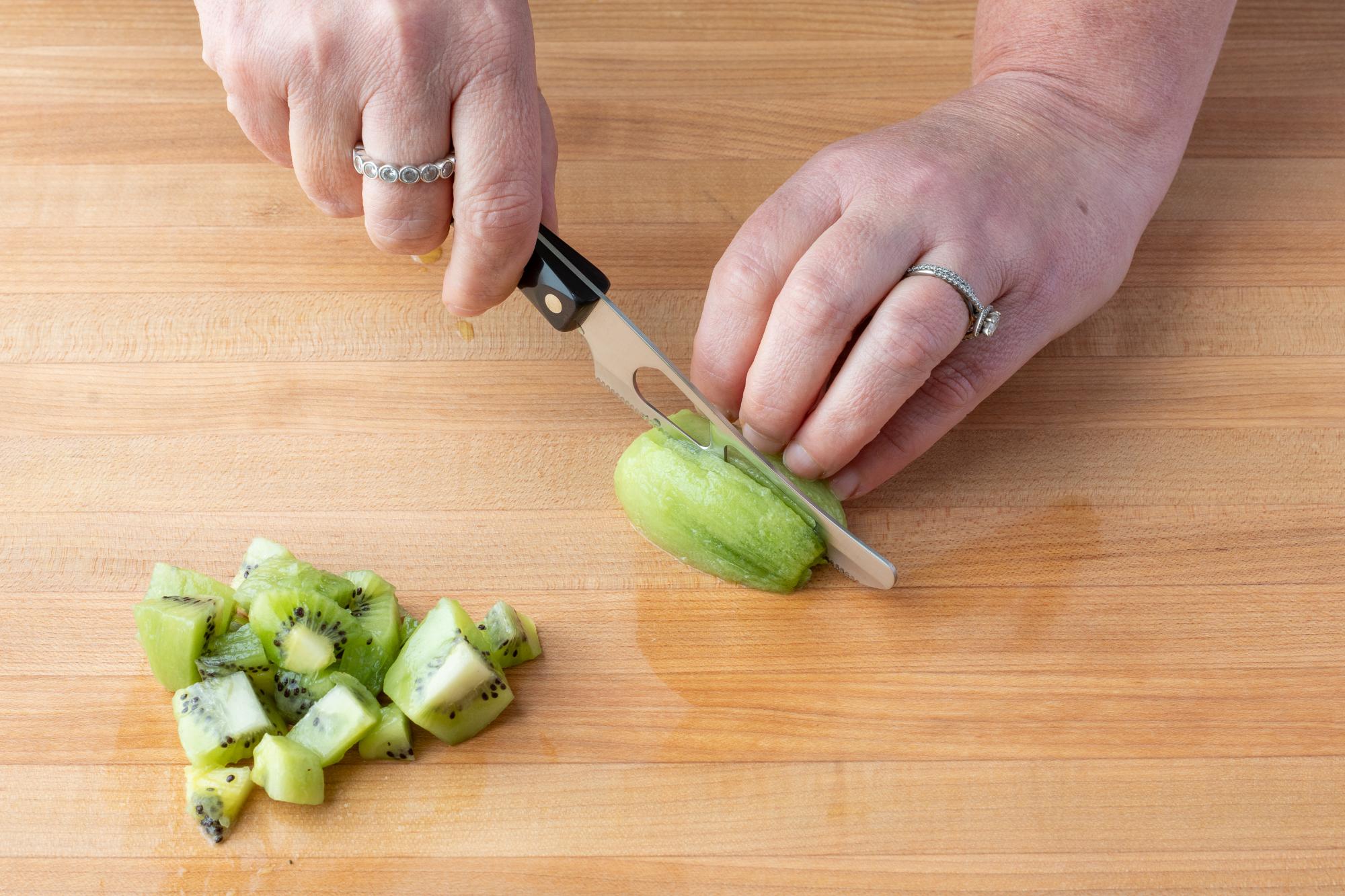 dicing kiwi